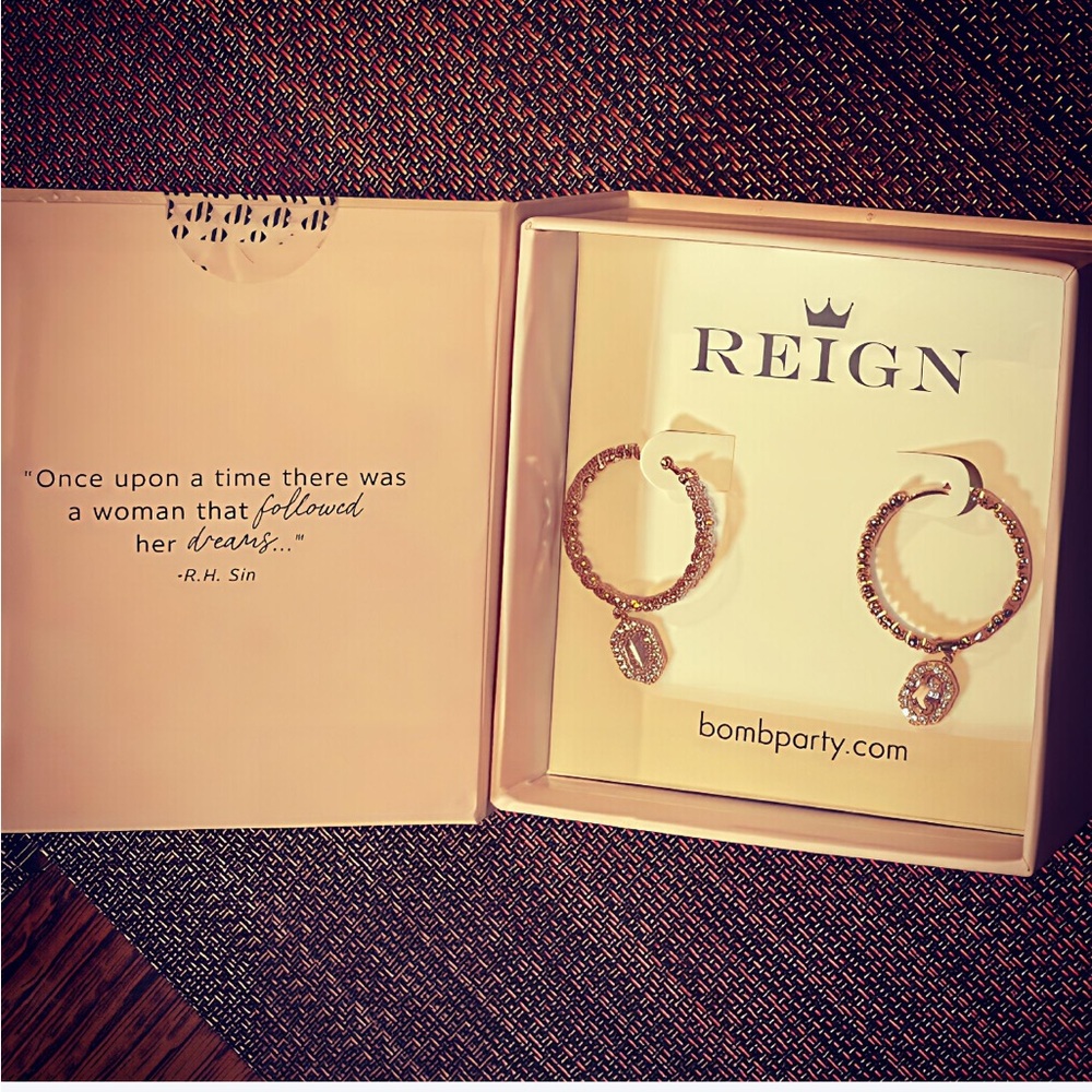 🆕 BOMB PARTY - Reign The Princess Collection - Drops of Beauty - Hoop Earrings 👑 - Picture 3 of 8